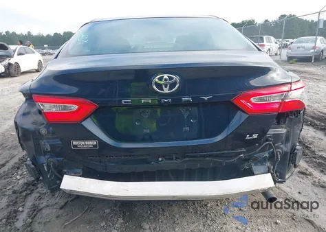 2018 Toyota Camry Le z USA, uszkodzony, nr VIN 4T1B11HK9JU503534